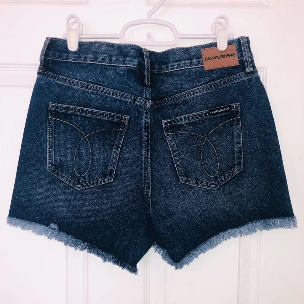 Calvin Klein jean shorts (26) - Picture 3 of 6